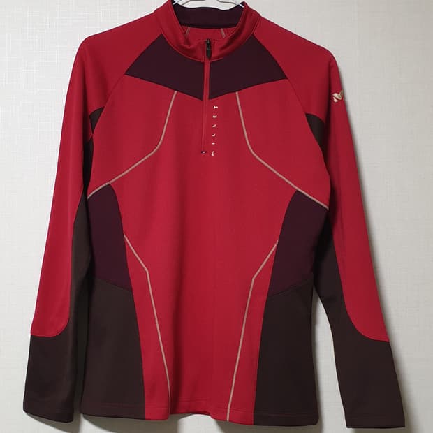 밀레 반집업 긴팔티 95사이즈