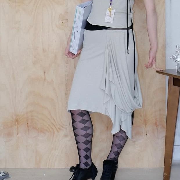 Chiyagi teller’s draped skirt
