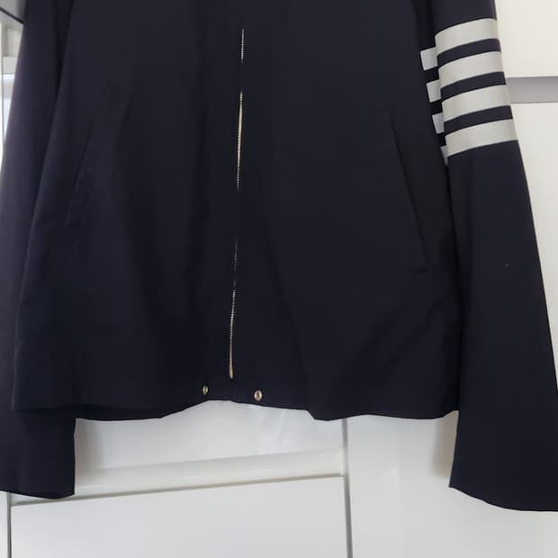 톰브라운 바람막이 자켓