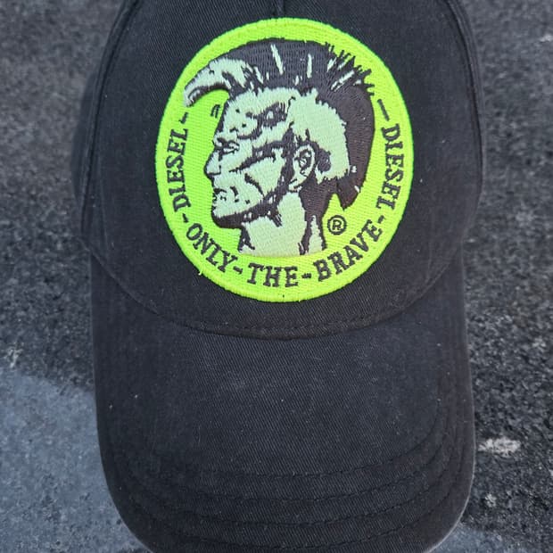 디젤(DIESEL) 모히칸 로고 패치 볼캡 모자 블랙