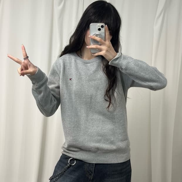 Tommy Hilfiger gray sweatshirt