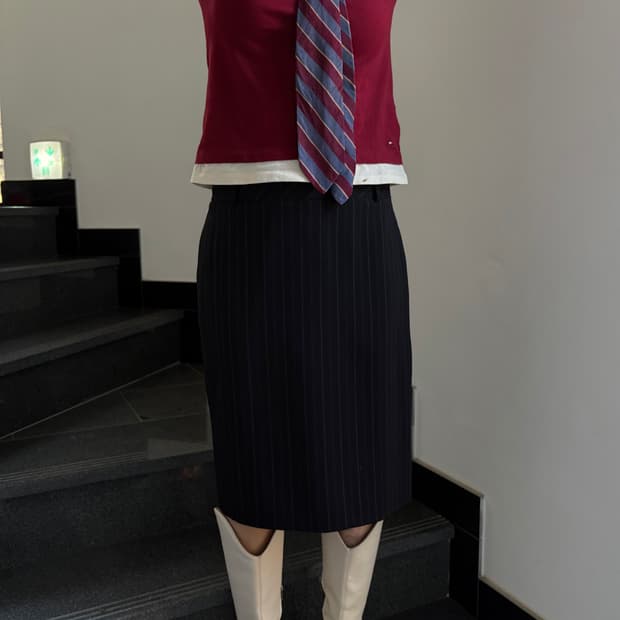 긱시크 스트라이프 미디 스커트