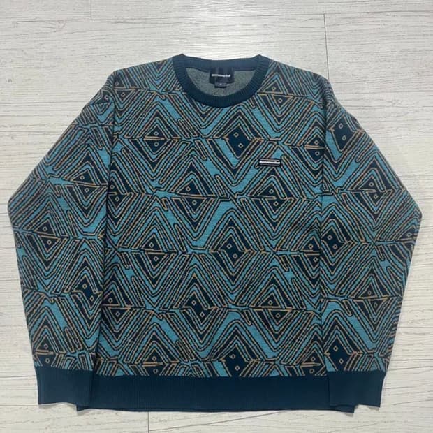 디스이즈네버댓 아프리칸 자카드 스웨터 네이비