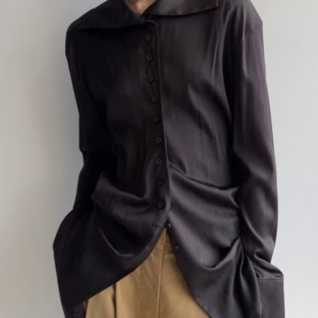 로우클래식 BUTTON POINT BLOUSE - DARK BROWN