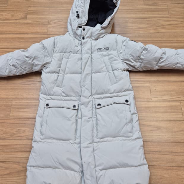 디스커버리 익스페디션 키즈 롱패딩 아이보리 색상입니다. 사이즈는 130입