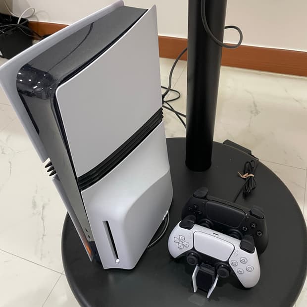 플스 5 pro +듀얼쇼크 컨트롤러 2개 + 컨트롤러 거치대