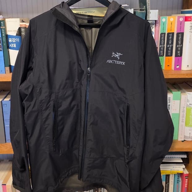 아크테릭스 제타 SL  L 사이즈  상태 9.0/10  찢김이랑 오염 확