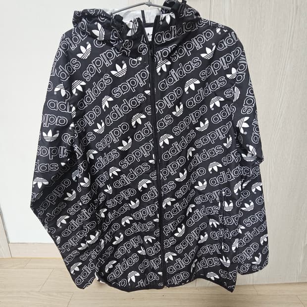 아디다스 모노그램바람막이