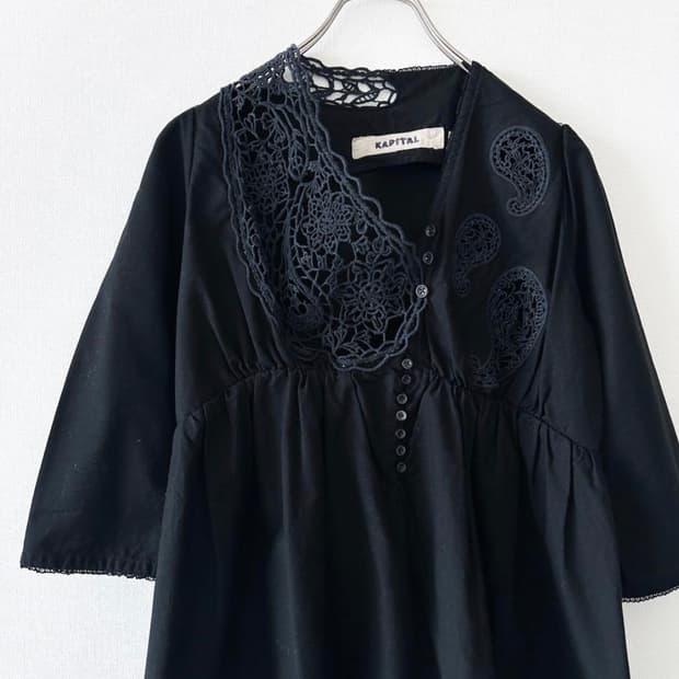 캐피탈 레이스 블라우스