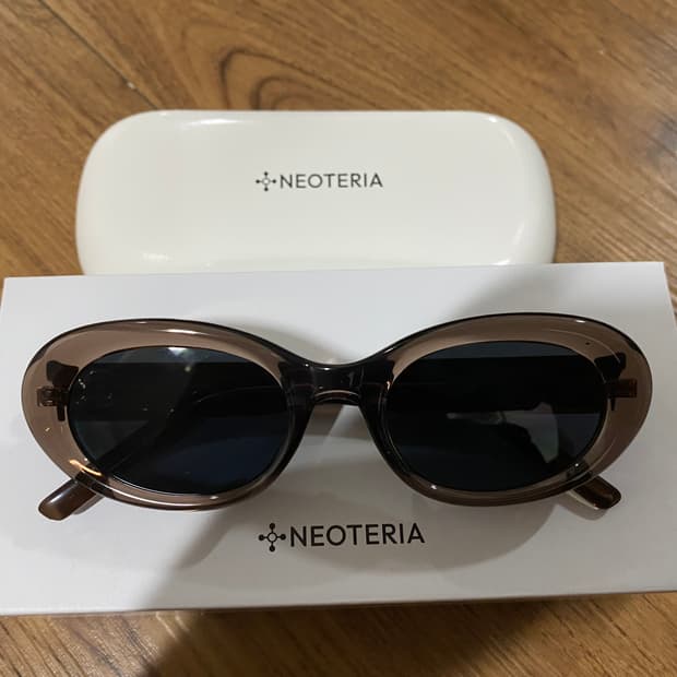 네오테리아 선글라스