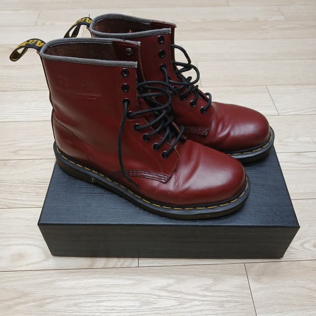 닥터마틴 1460 체리레드 8홀 부츠 US10 약 280mm