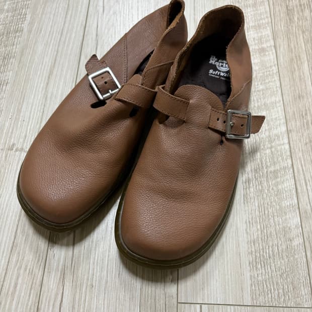 닥터마틴 패트리샤 브라운 270