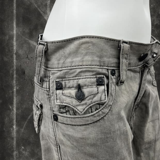 'TRUE REILIGION‘ grey denim pants