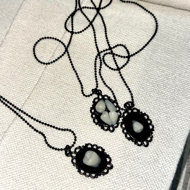 TOOTH RELIQUARY NECKLACE 치아 팬던트 목걸이 