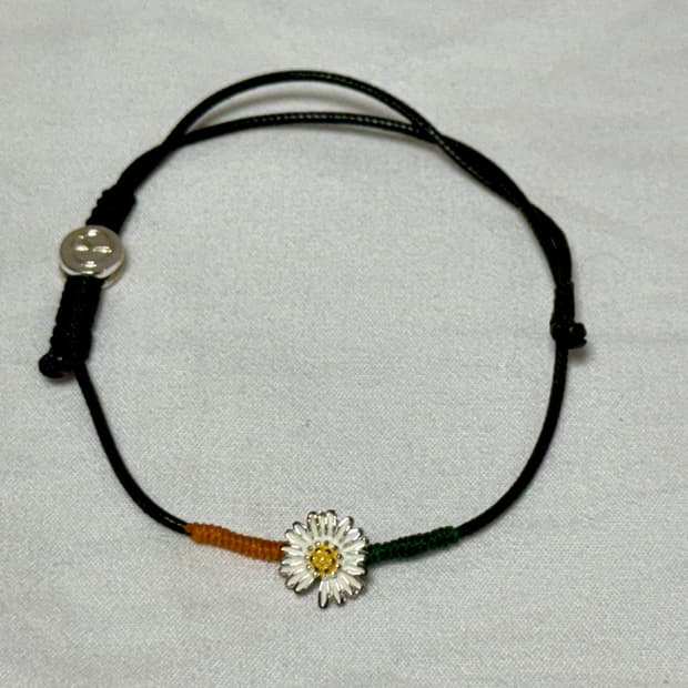 피스마이너스원 데이지 스트링 팔찌 판매합니다!