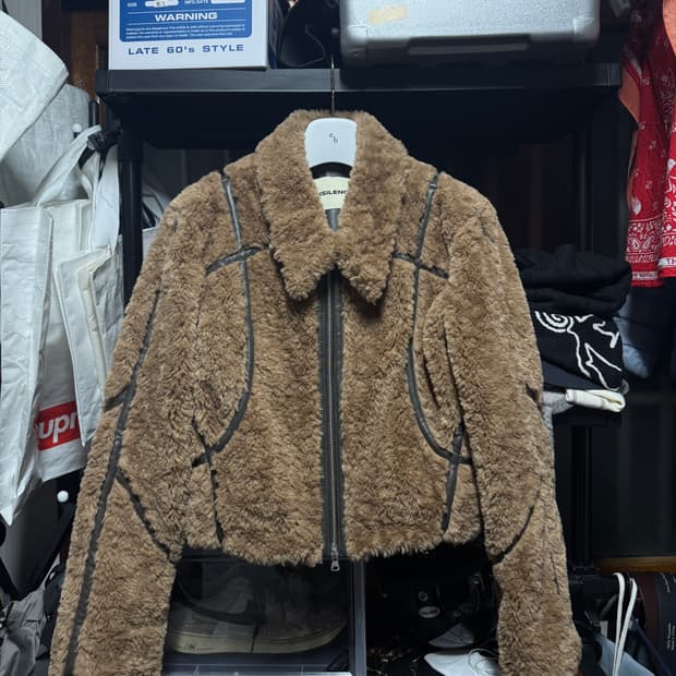 인사일런스 우먼 퍼자켓