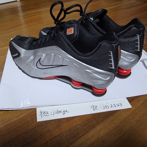 나이키 샥스 R4 블랙 실버 300