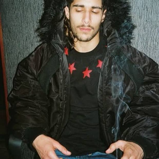 지방시 스타패치 맨투맨