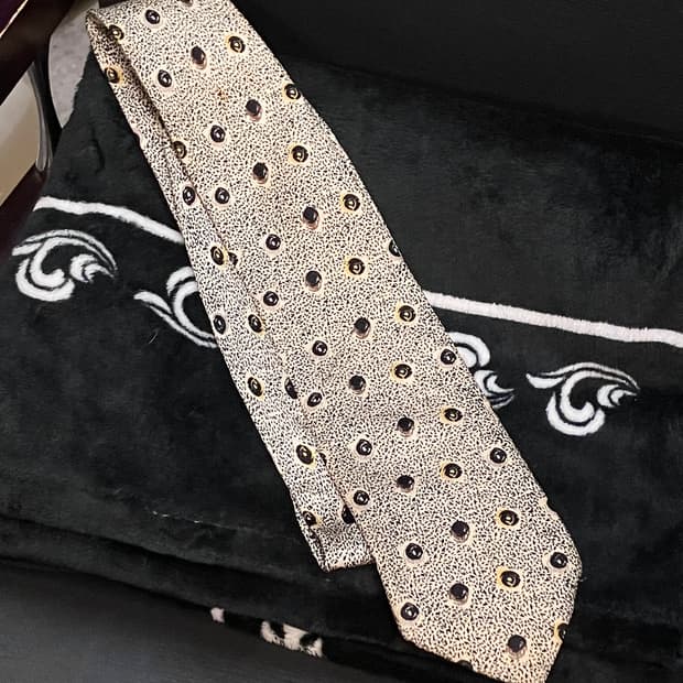 아쿠아스큐텀 도트 패턴 넥타이 베이지    #csz3209