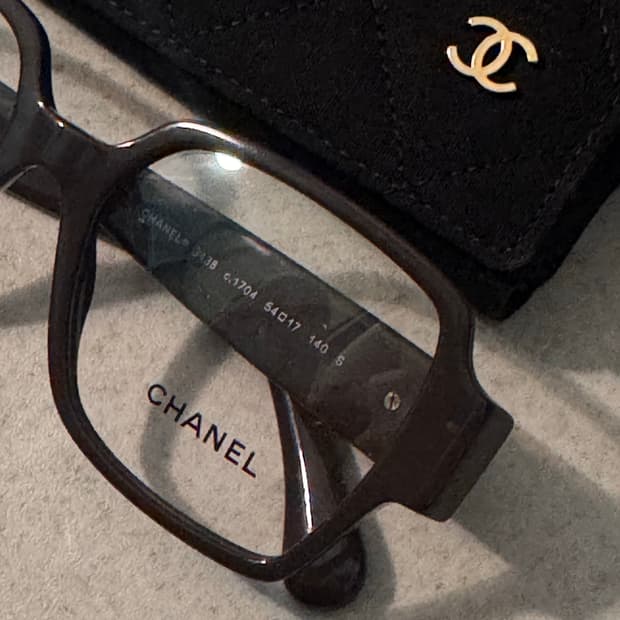 샤넬 브라운 스퀘어 하트 안경