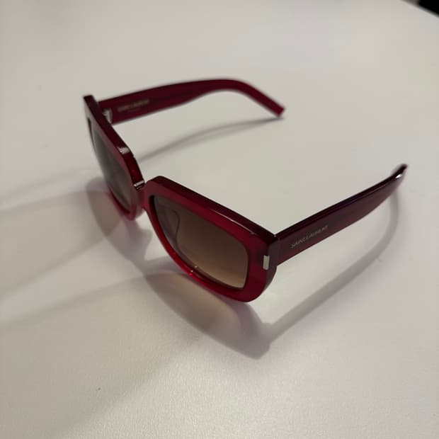 생로랑 레드 선글라스
