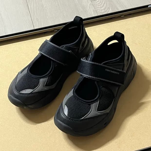 뉴발란스 브리즈 블랙 240 판매합니다!!