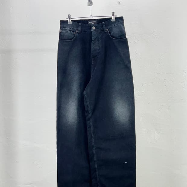 발렌시아가 23fw 페이디드 블랙 배기 데님 팬츠