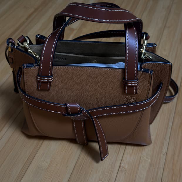 로에베 가방 게이트 탑핸들 미니백 브라운