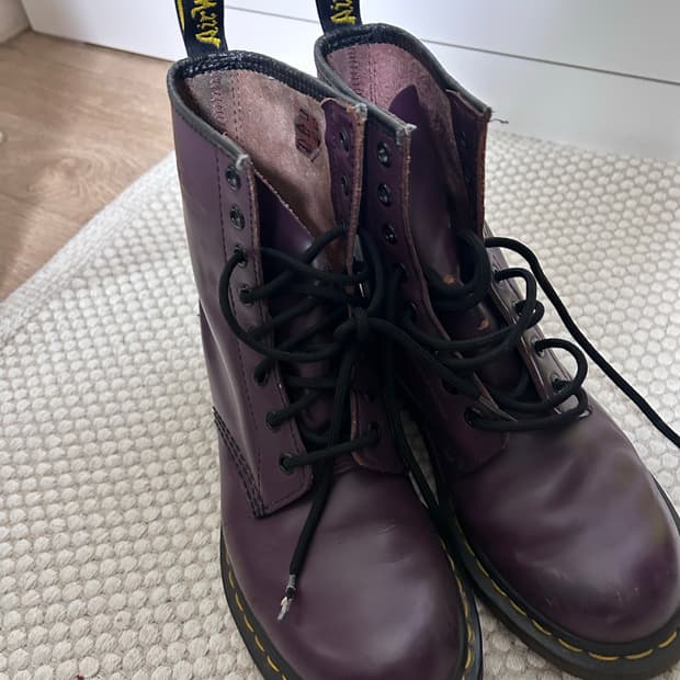 닥터마틴 1460 퍼플 8홀 워커 UK5 (240mm)