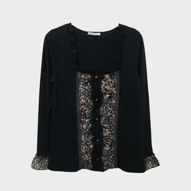 액시즈 팜 오네갸루 플라워 레이스 블라우스 62419