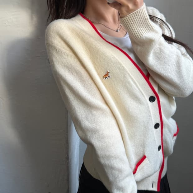 Maison Kitsune 메종키츠네 폭스패치 아이보리 브이넥 가디건