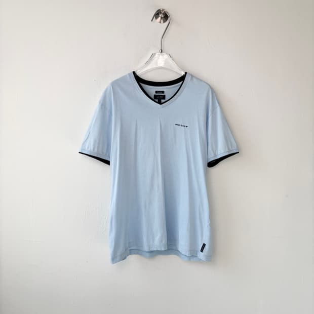 아르마니 진스 브이넥 티셔츠