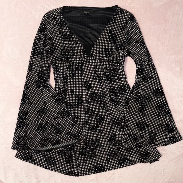 하운드투스 벨 슬리브 로즈 미니 원피스