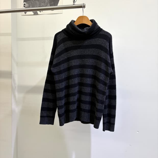 IIMK 터틀넥 니트