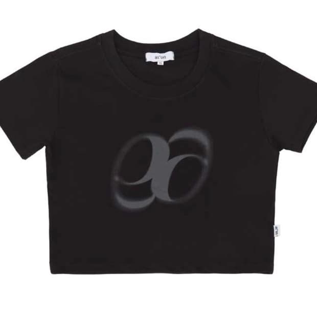 애즈온 HOLIDAY CROPPED T-SHIRT (BLACK)