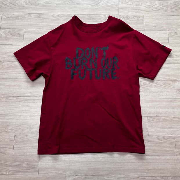 아조바이아조 [PBA] DBOF Logo T-Shirt [BURGUNDY
