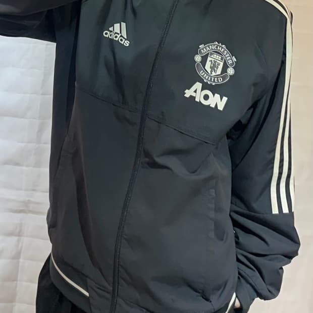 아디다스 맨체스터 유나이티드 바람막이