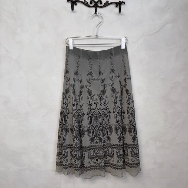 Gray oriental floral mesh pleats skirt