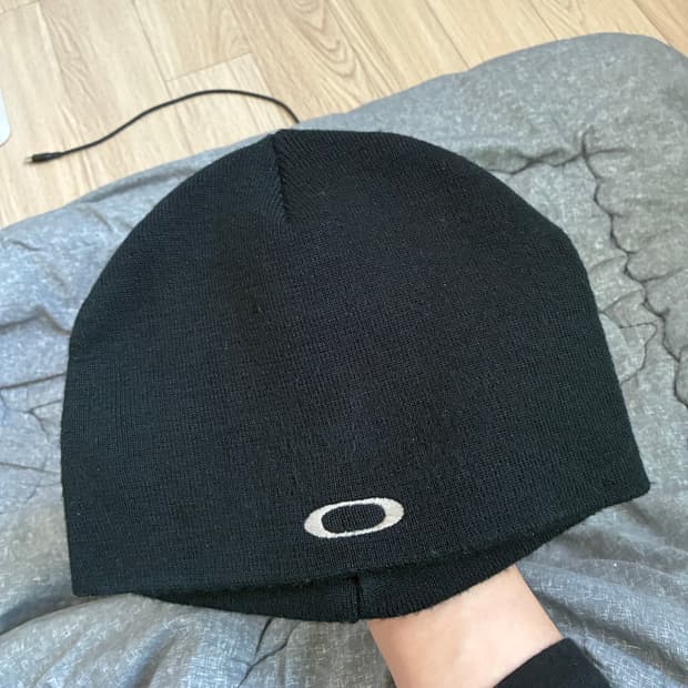 오클리 로고 비니