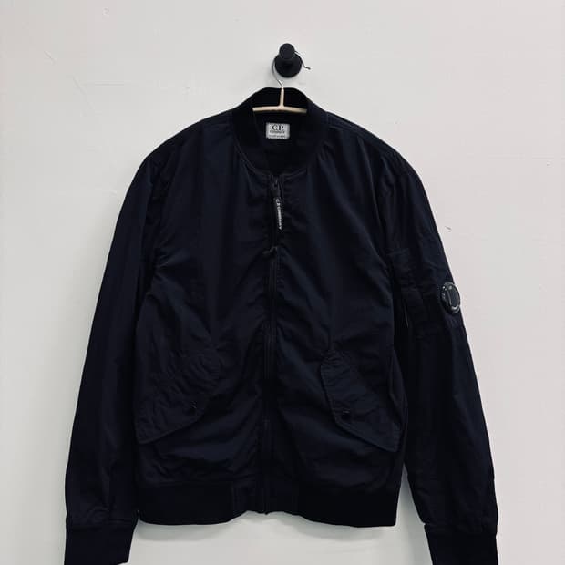 CP컴퍼니 언더식스틴 CHROME-R 고글 봄버 자켓