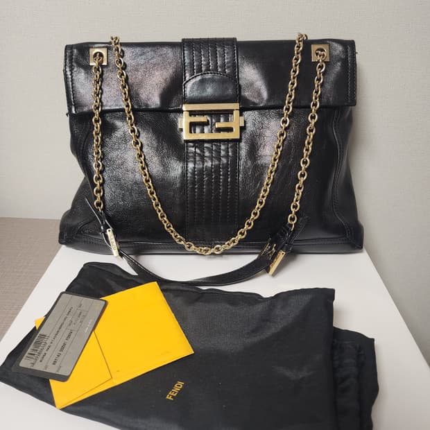 펜디 블랙 체인 숄더백 크로스백