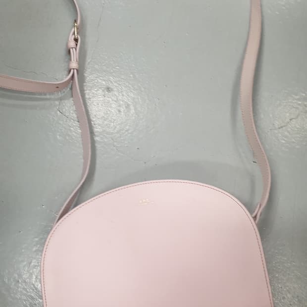 A.P.C. 하프문백 라이트핑크 가방