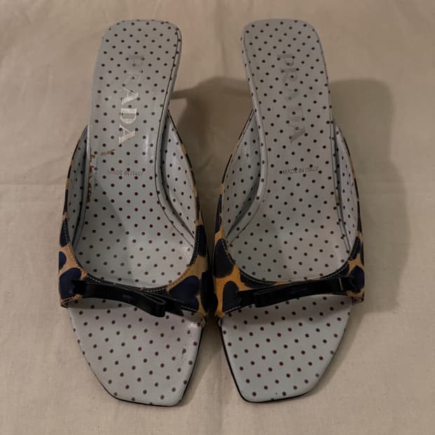 프라다 빈티지 키틴 샌들 힐