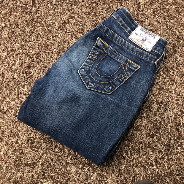 트루릴리전 하이 라이즈 워싱 데님 팬츠