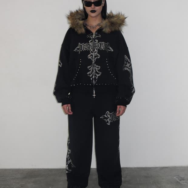 Feral faux fur studded 셋업
