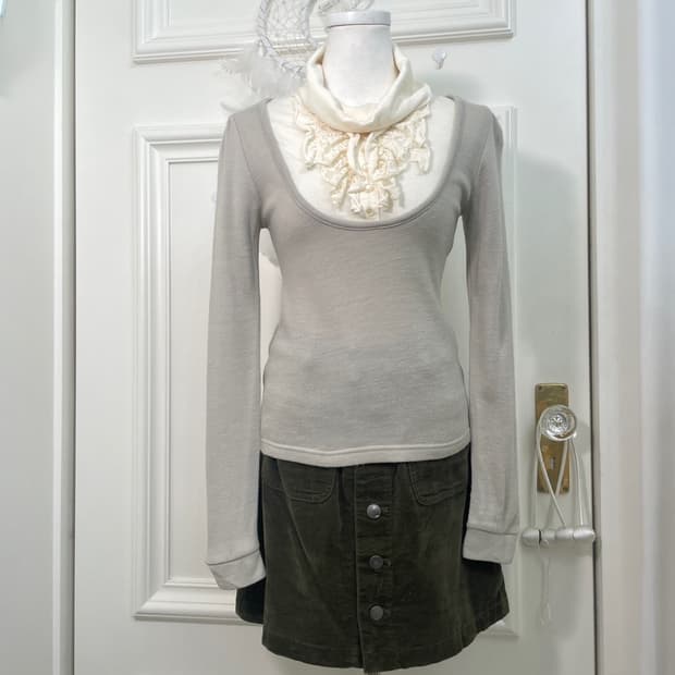 CINEMA CLUB gray lace ruffle turtle-neck