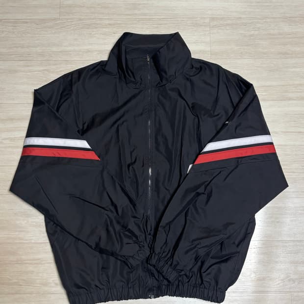 블랙 스트라이프 바람막이