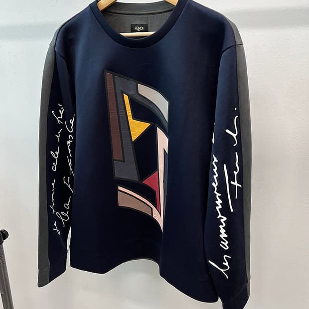 105) 펜디 네오프렌 맨투맨 