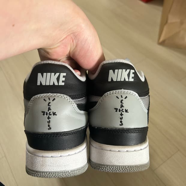 나이키 스캇 맥어택 270