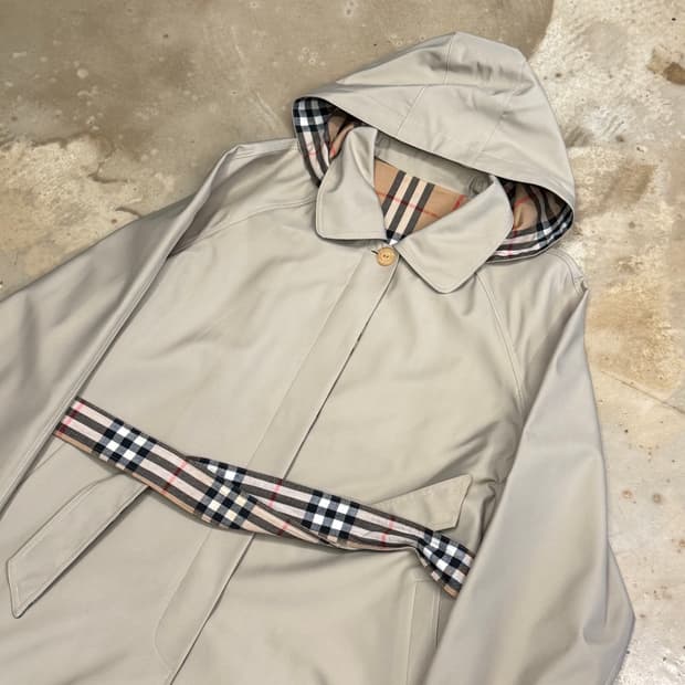 버버리 베이지 후드 트렌치 코트